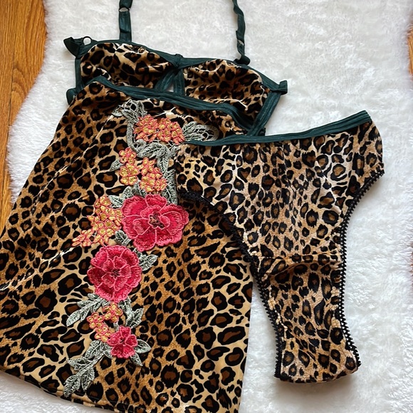 Solstice Intimates Wildcat Set - Picture 8 of 13